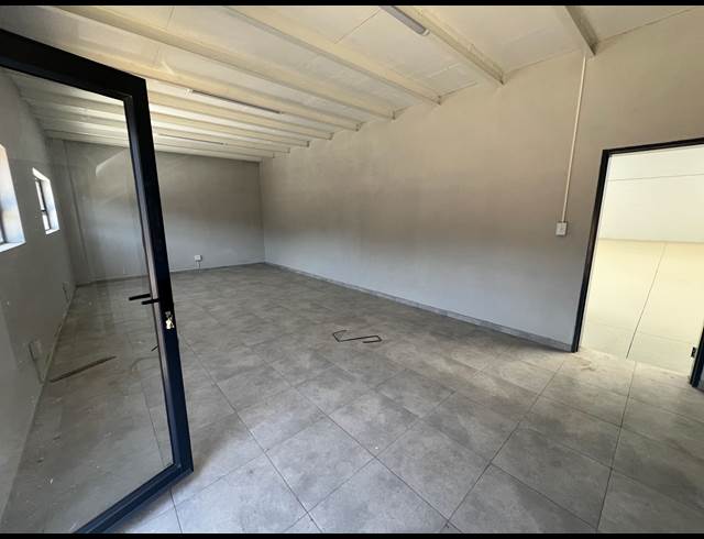 435M² WAREHOUSE TO LET IN COSMO BUSINESS PARK
