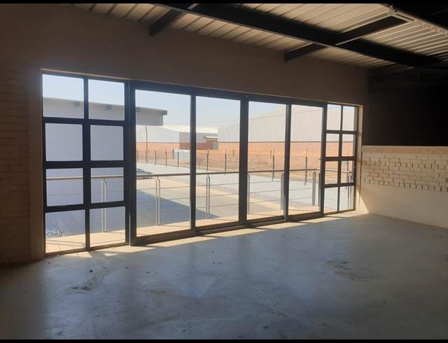 334M² WAREHOUSE TO LET IN POMONA