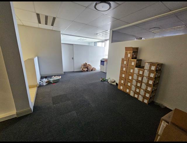 519M² WAREHOUSE TO LET IN STIKLAND INDUSTRIAL