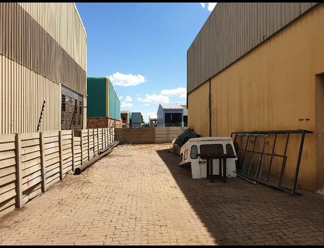 440M² WAREHOUSE RENTED IN WADEVILLE