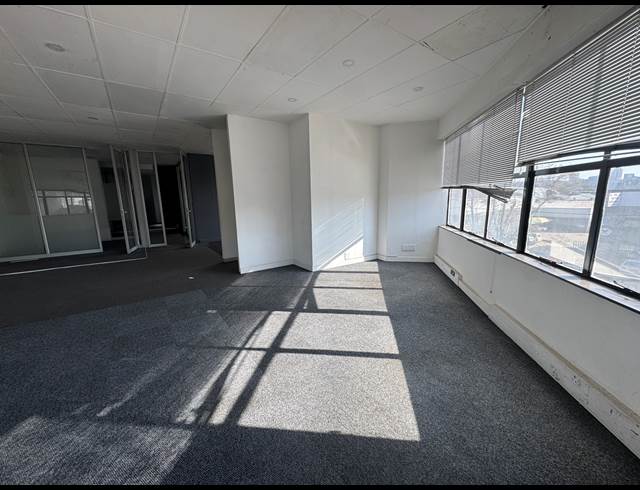 250M² WAREHOUSE TO LET IN WYNBERG