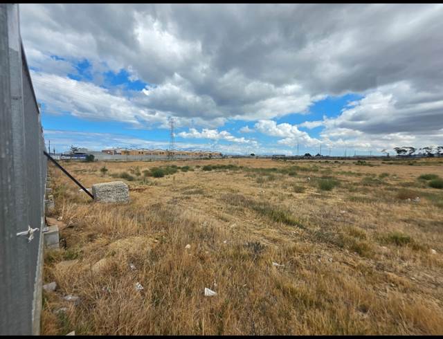 17,537M² VACANT LAND TO LET IN STRAND CENTRAL