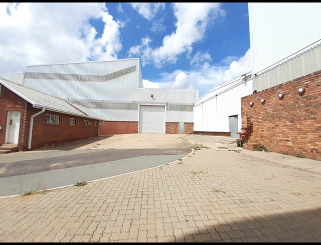 9,944M² WAREHOUSE TO LET IN ROSSLYN