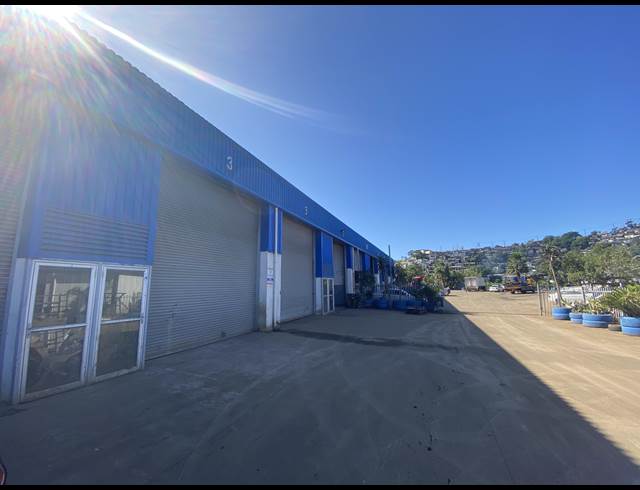 1,100M² WAREHOUSE TO LET IN SPRINGFIELD