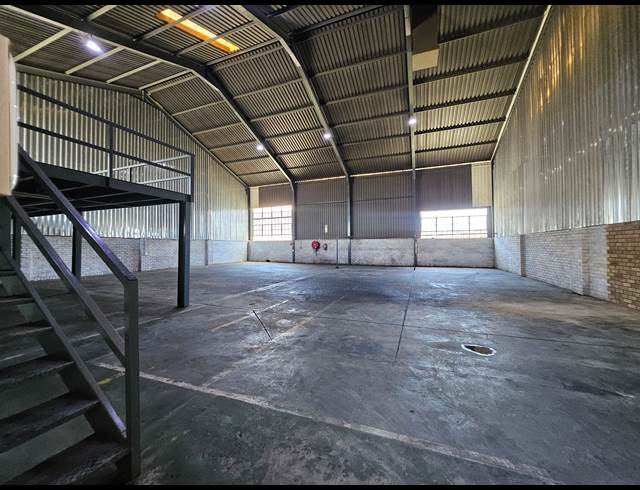 375M² WAREHOUSE TO LET IN ROSSLYN