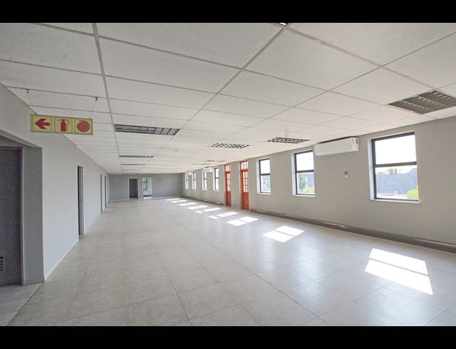 1,060M² WAREHOUSE TO LET IN RANDJESPARK