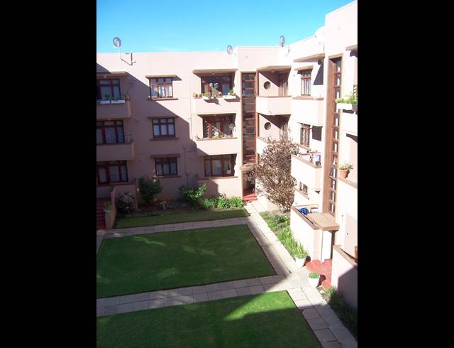 2 bed property to rent in WOODSTOCK