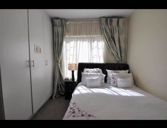 2 bed property to rent in NORTHRIDING