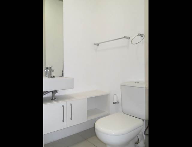 2 bed property to rent in OBSERVATORY