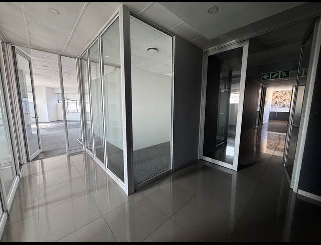 250M² WAREHOUSE TO LET IN WYNBERG