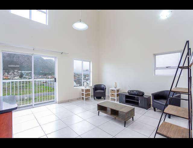 2 BEDROOM APARTMENT TO LET IN MUIZENBERG
