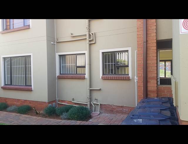 2 bed property to rent in GLENVISTA