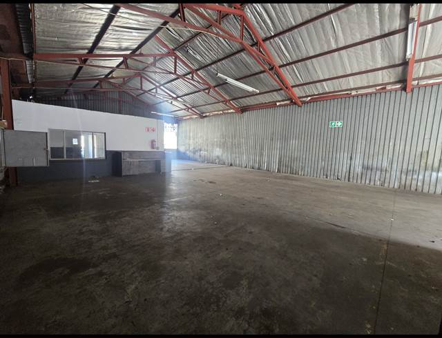 300M² WAREHOUSE TO LET IN ANDERBOLT