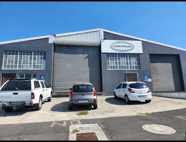 1,400M² WAREHOUSE TO LET IN PAARDEN EILAND