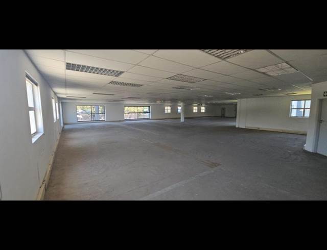 BUSINESS PROPERTY TO RENT IN HALFWAY GARDENS