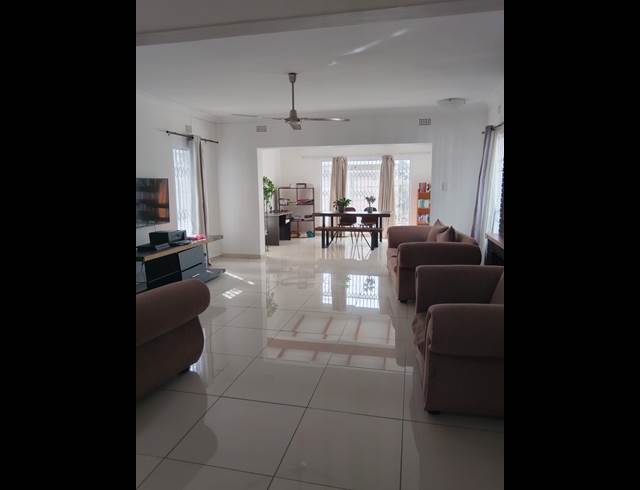 4 BEDROOM FREESTANDING TO LET IN BIRCHLEIGH