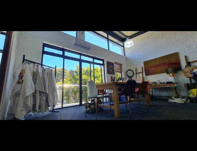 226M² WAREHOUSE TO LET IN WESTLAKE
