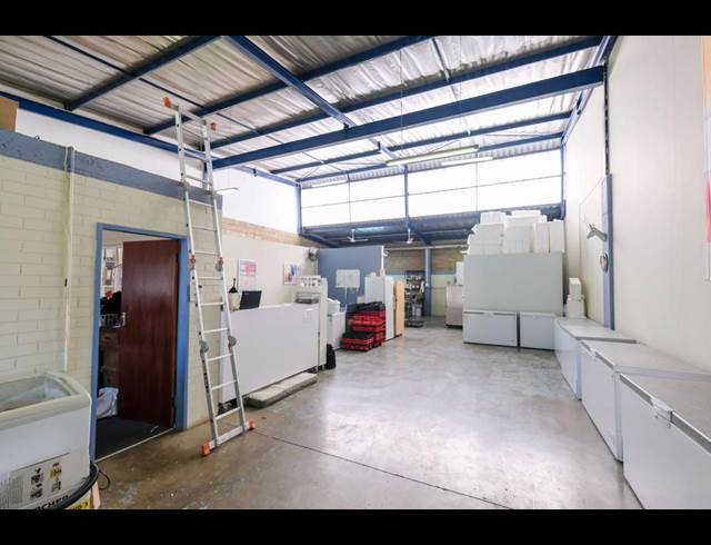 200M² WAREHOUSE TO LET IN EASTLEIGH