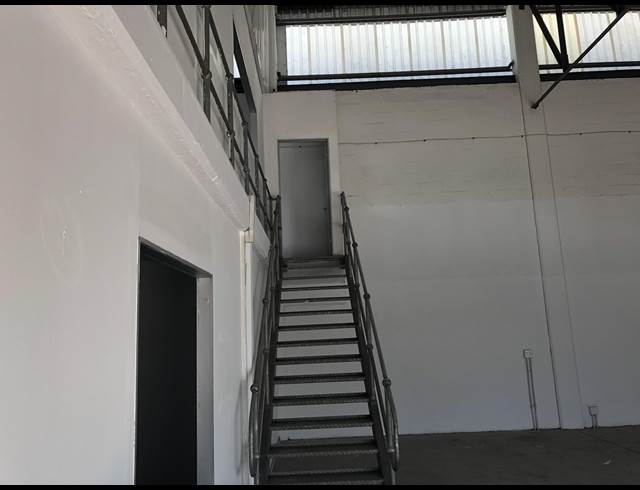 334M² WAREHOUSE TO LET IN AIRPORT INDUSTRIA