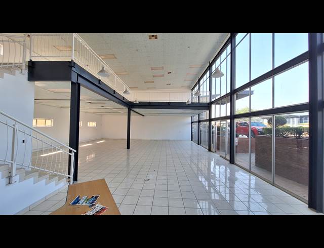 483M² SHOWROOM TO LET IN NORTH RIDING