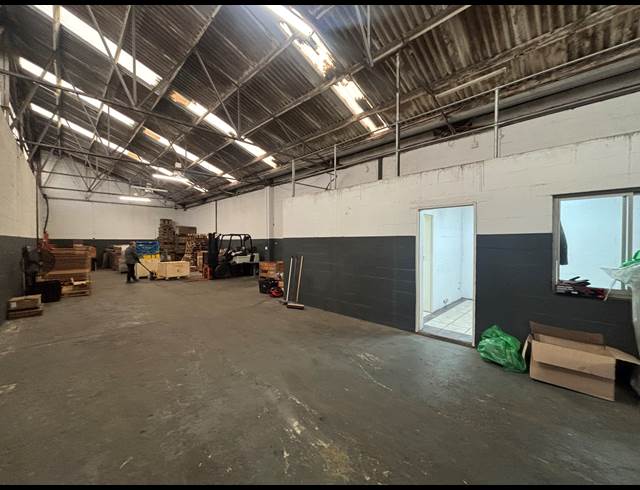 245M² WAREHOUSE TO LET IN EPPING INDUSTRIAL