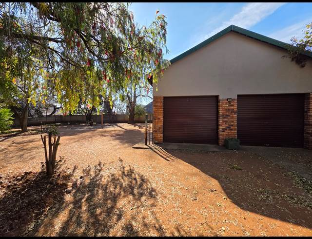3 BEDROOM HOUSE TO LET IN FLORA GARDENS