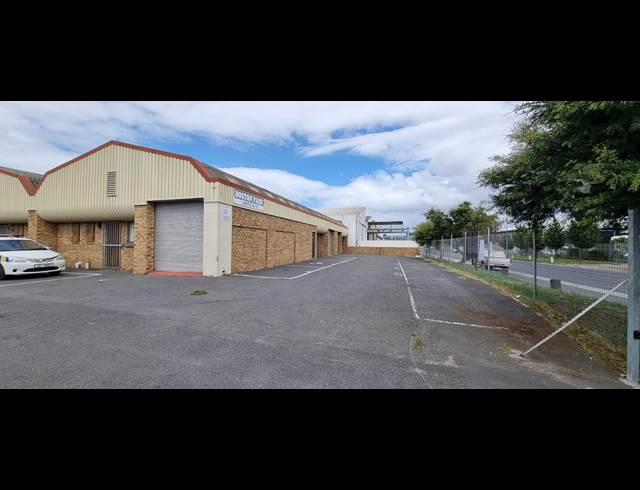 340M² WAREHOUSE TO LET IN AIRPORT INDUSTRIA
