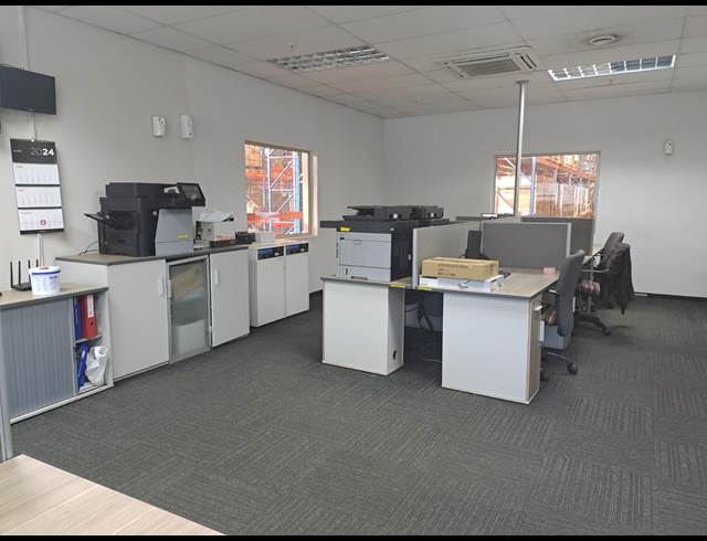 5,161M² FACTORY TO LET IN POMONA