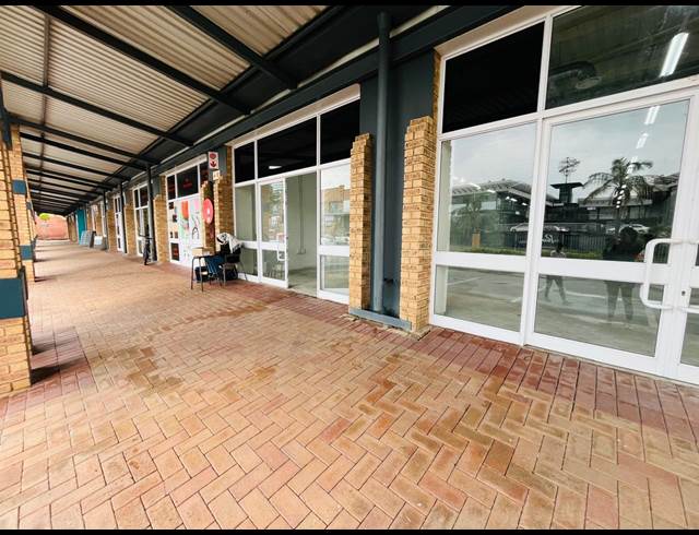 300M² RETAIL TO LET IN FOURWAYS