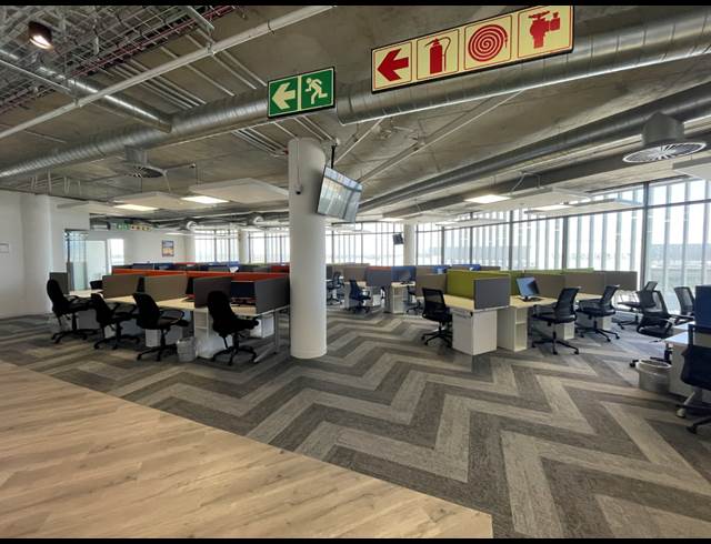1,135M² OFFICE TO LET IN CENTURY CITY