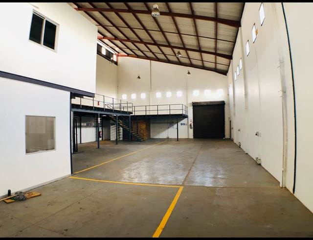 740M² WAREHOUSE RENTED IN MONTANA PARK