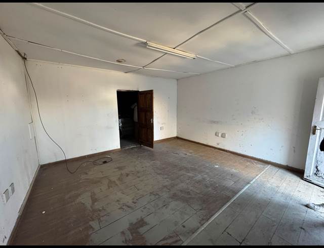 370M² WAREHOUSE TO LET IN CROWN