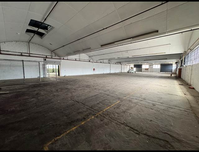 1,400M² WAREHOUSE TO LET IN INDUSTRIA WEST