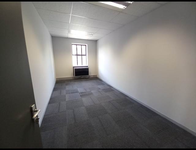 626M² OFFICE TO LET IN BRYANSTON