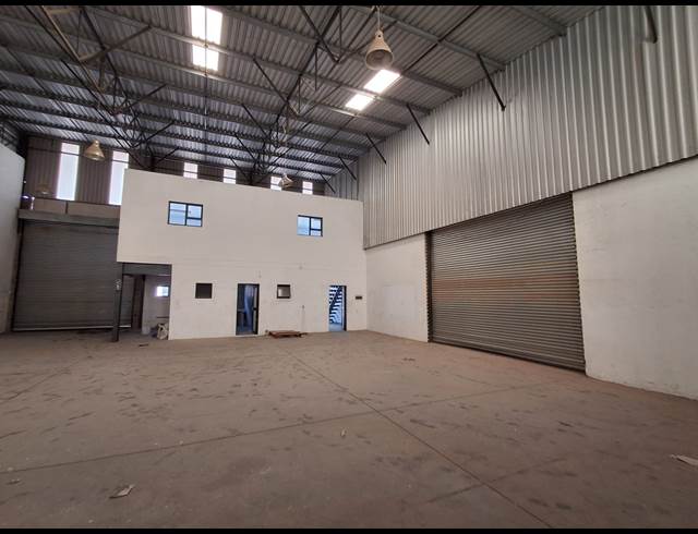 350M² WAREHOUSE TO LET IN WYCHWOOD