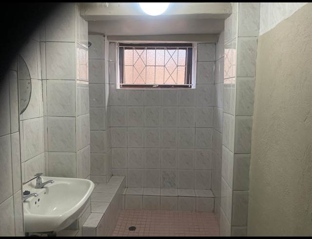 1 BEDROOM ROOM TO LET IN RESERVOIR HILLS