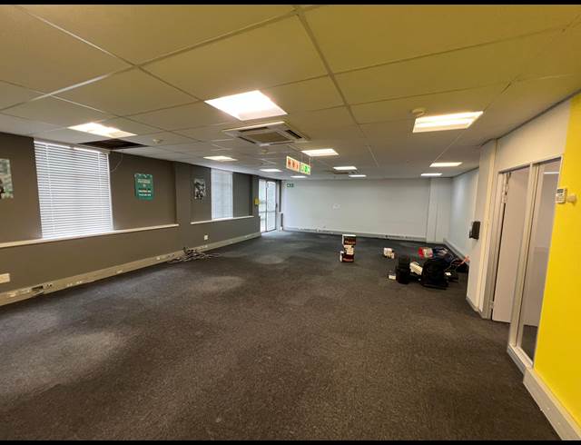 829.44M² OFFICE TO LET IN WESTVILLE