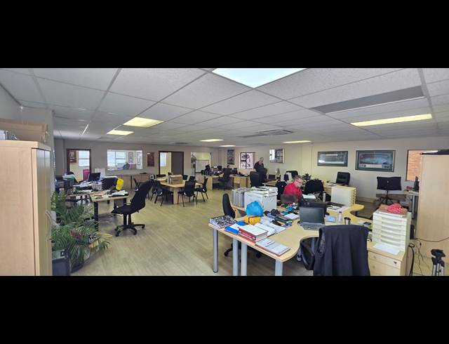 728M² WAREHOUSE TO LET IN LASER PARK