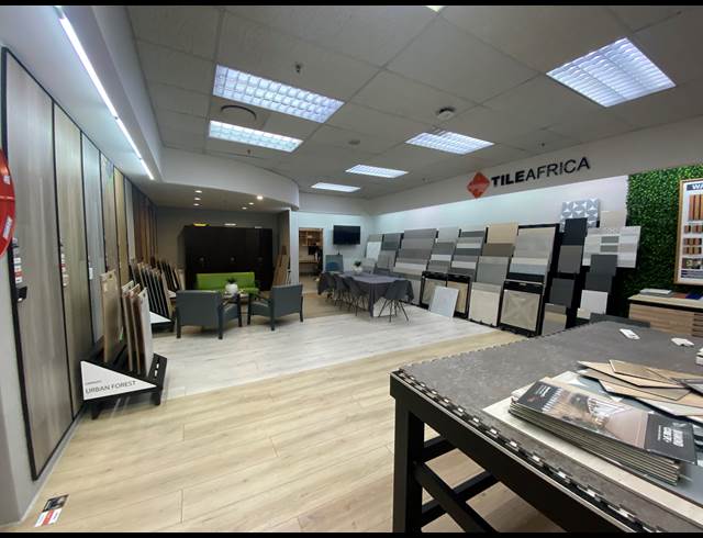 2,350M² SHOWROOM TO LET IN PAARDEN EILAND