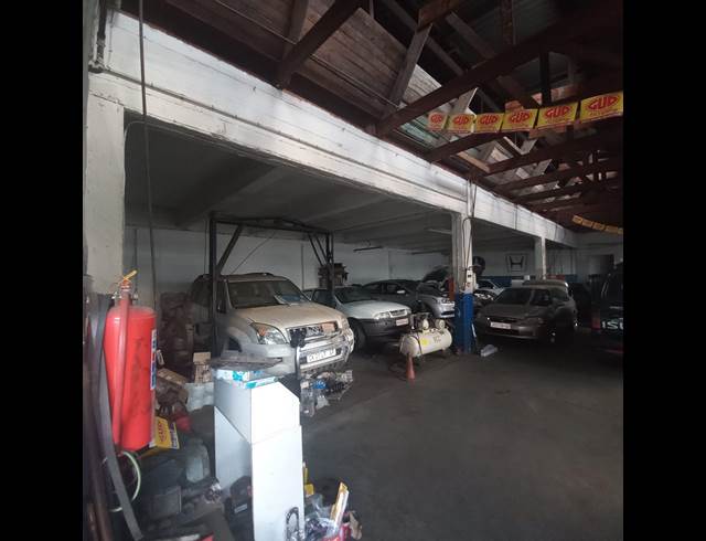270M² WAREHOUSE TO LET IN CITY WEST