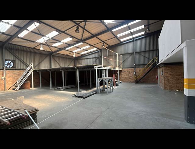 500M² WAREHOUSE TO LET IN SPARTAN