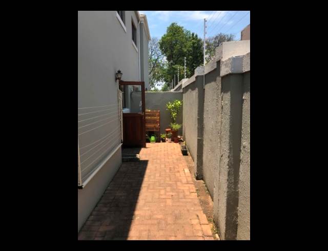 2 bed property to rent in GREENSIDE