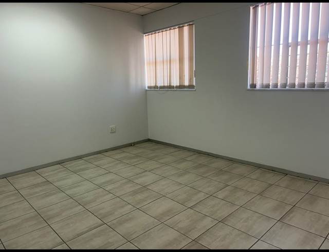 88M² RETAIL TO LET IN CORLETT GARDENS
