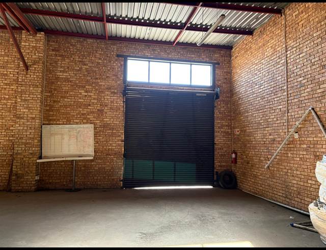 270M² WAREHOUSE TO LET IN WEST TURFFONTEIN