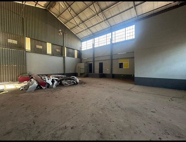 360M² WAREHOUSE TO LET IN MANUFACTA