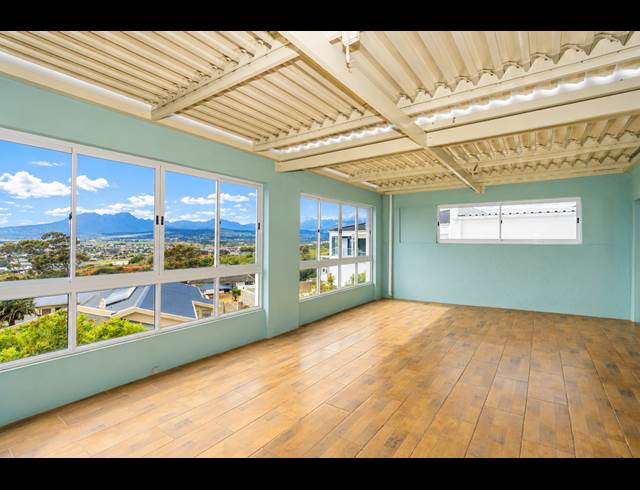 5 BEDROOM HOUSE TO LET IN MOUNTAINSIDE