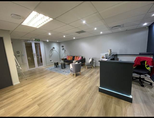 435M² OFFICE TO LET IN WATERFRONT