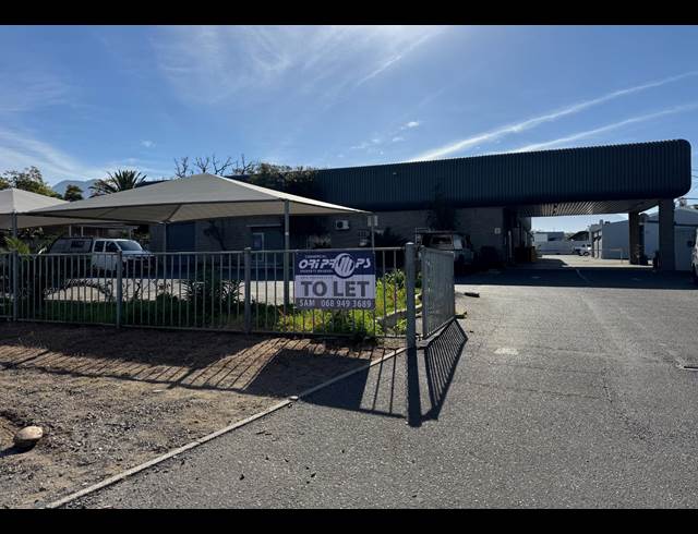 2,855M² SHOWROOM TO LET IN WORCESTER CENTRAL