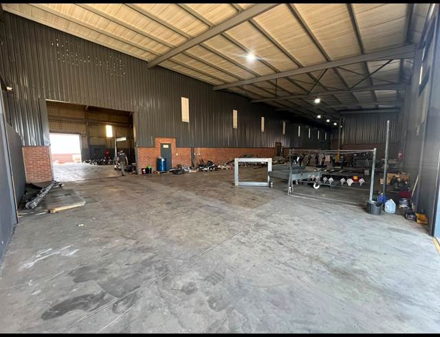 2,866M² WAREHOUSE TO LET IN KNOPJESLAAGTE