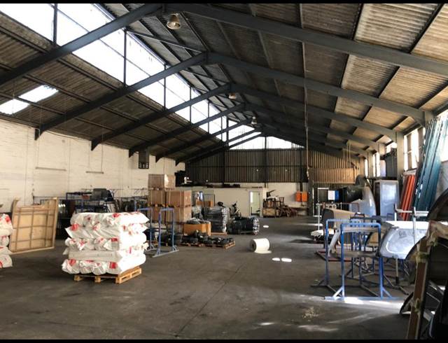 794M² WAREHOUSE TO LET IN TRIANGLE FARM